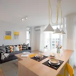 Scandinavian Airy Apt In Business Area & Airport