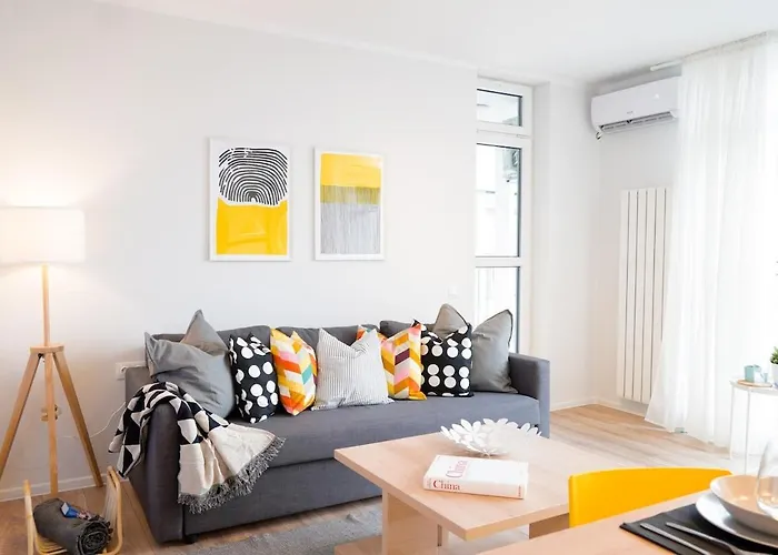 Scandinavian Airy Apt In Business Area & Airport