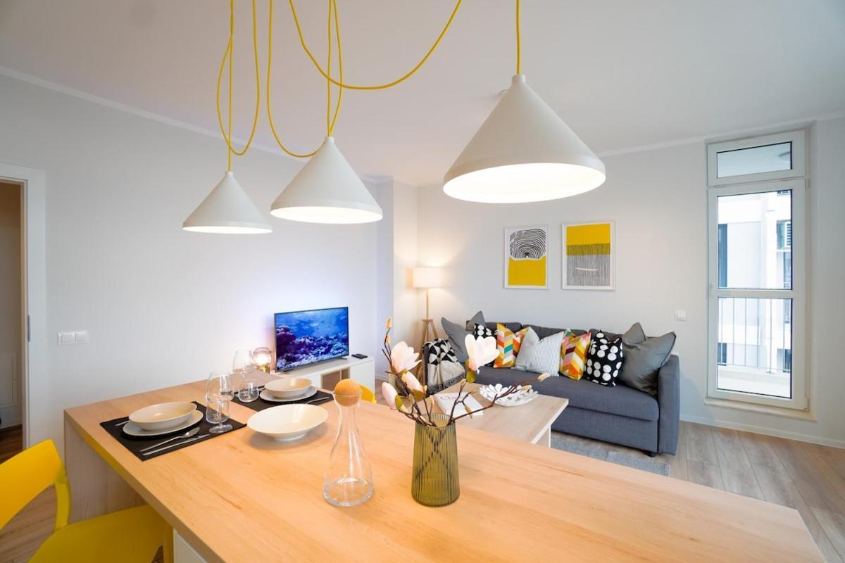 Scandinavian Airy In Business Area & Airport Apartment *
